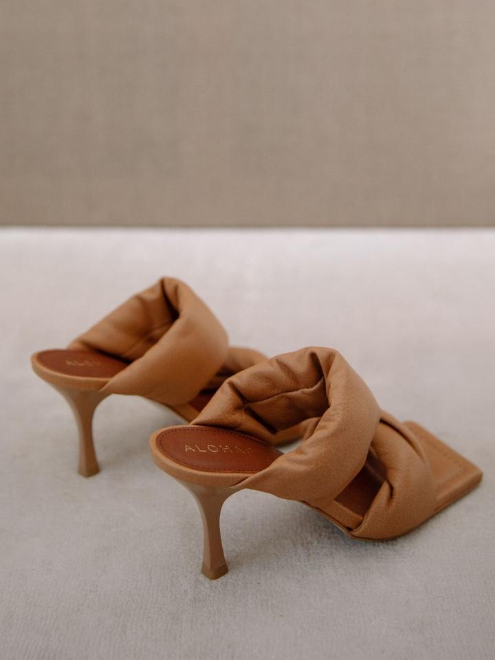 Alohas Twist Strap Camel Heels - gilt+gossamer