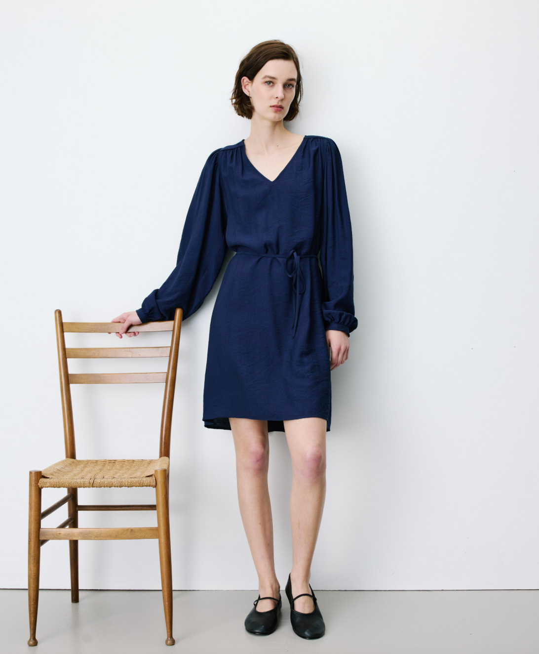 Grace & Mila V-Neck Short Dress